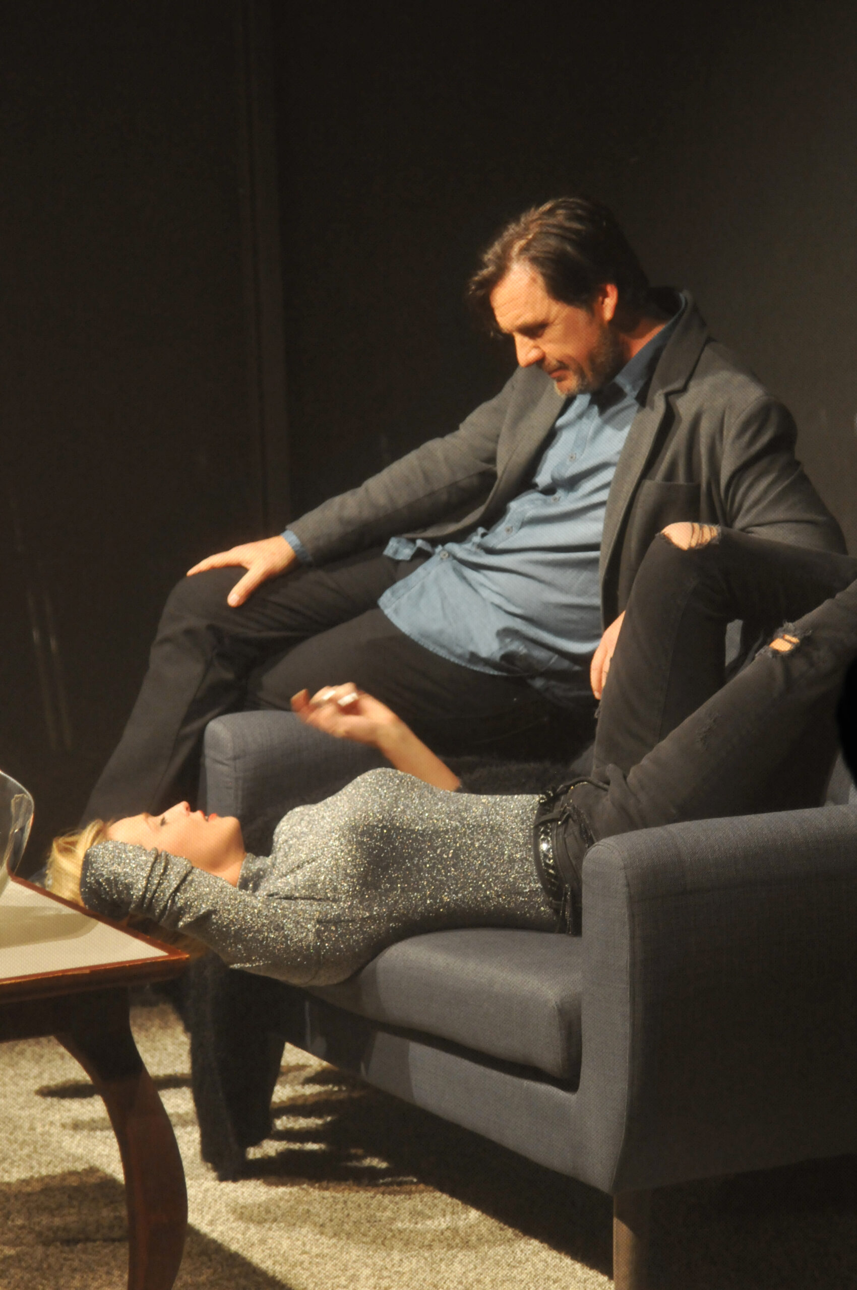 Bühnenbild und Kostümbild Theater – Theaterstück „Das Interview",