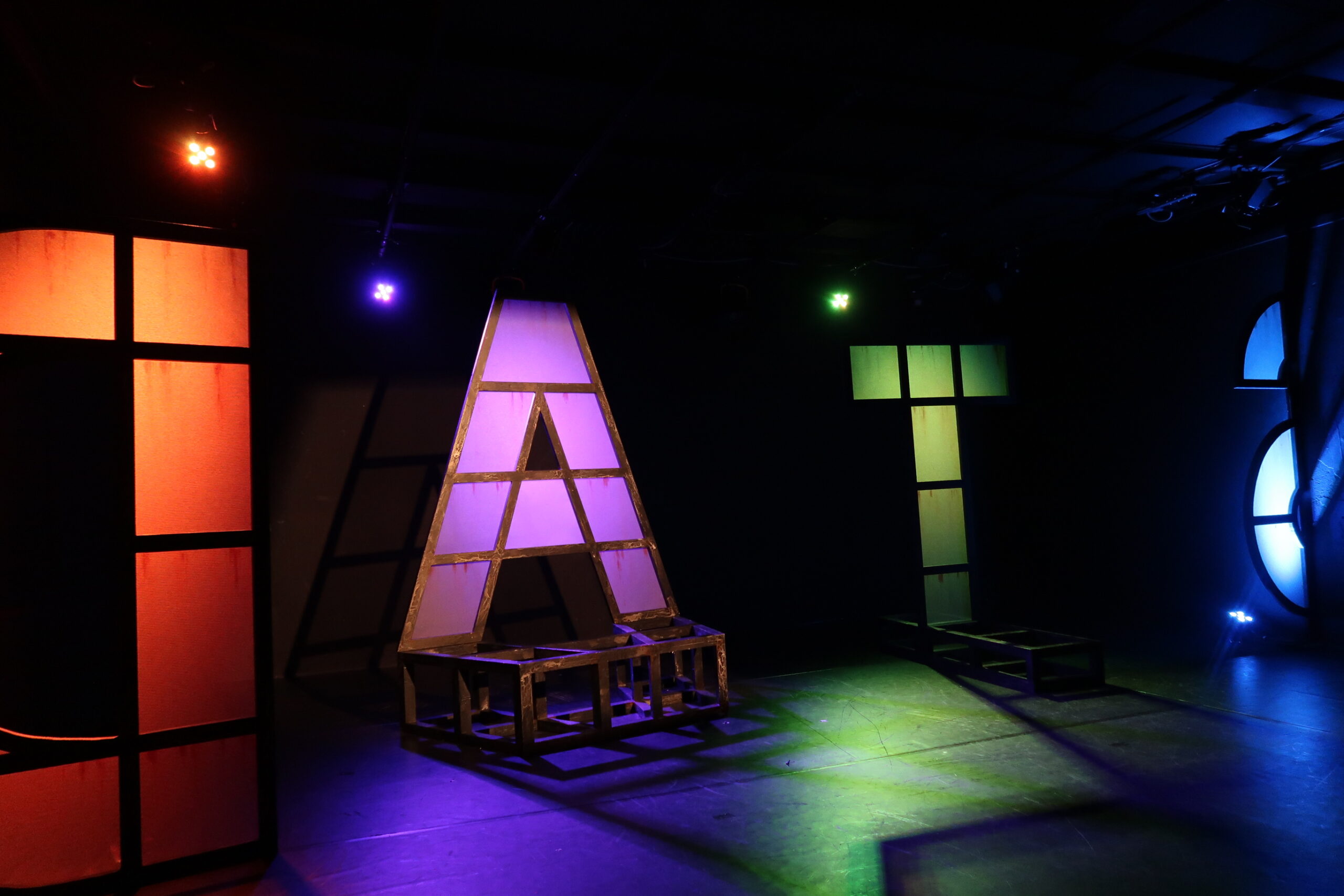 Bunt leuchtende Buchstaben nebeneinander: "S, T, A, D"