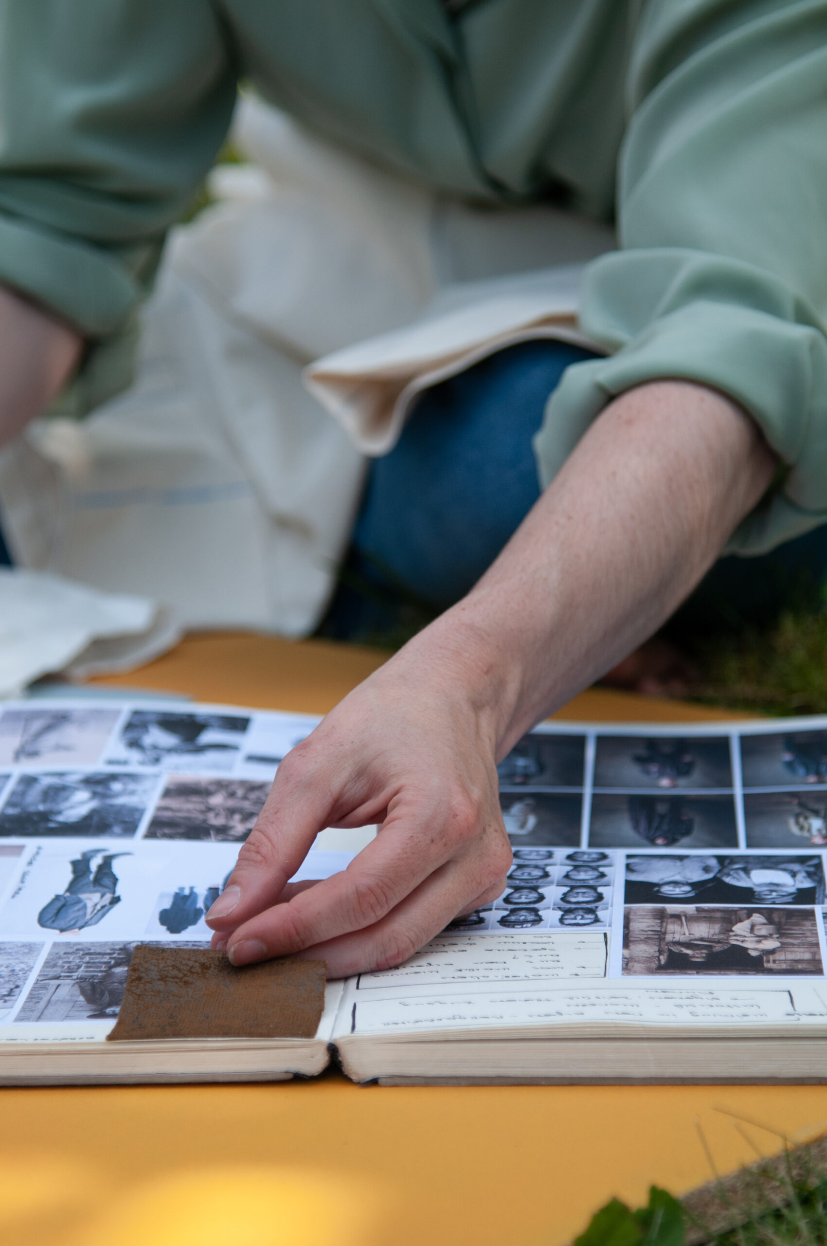 Skizzenbuch mit vielen Bildern und Stoffmustern